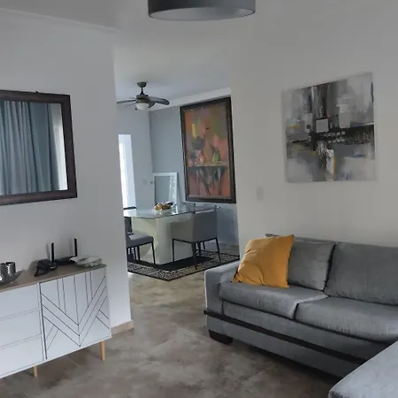Nely Y Pietro Share Apartment-2