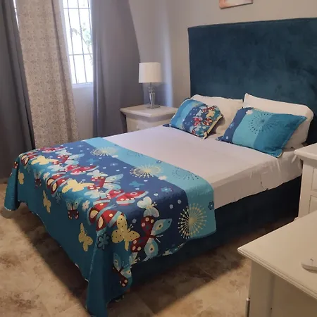 Nely Y Pietro Share Apartment-3